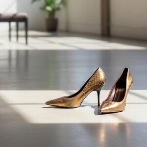 Donald J Pliner Gold Snakeskin Pumps Size 9M Pointed Toe Heels Italy